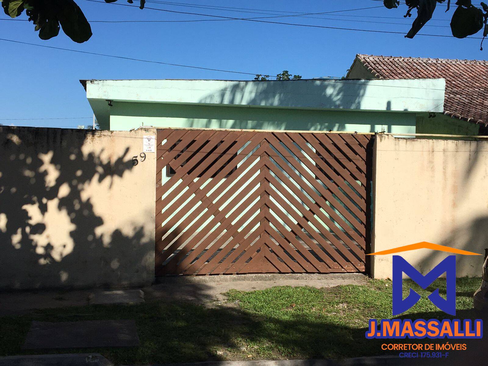 Casa à venda com 2 quartos, 250m² - Foto 1