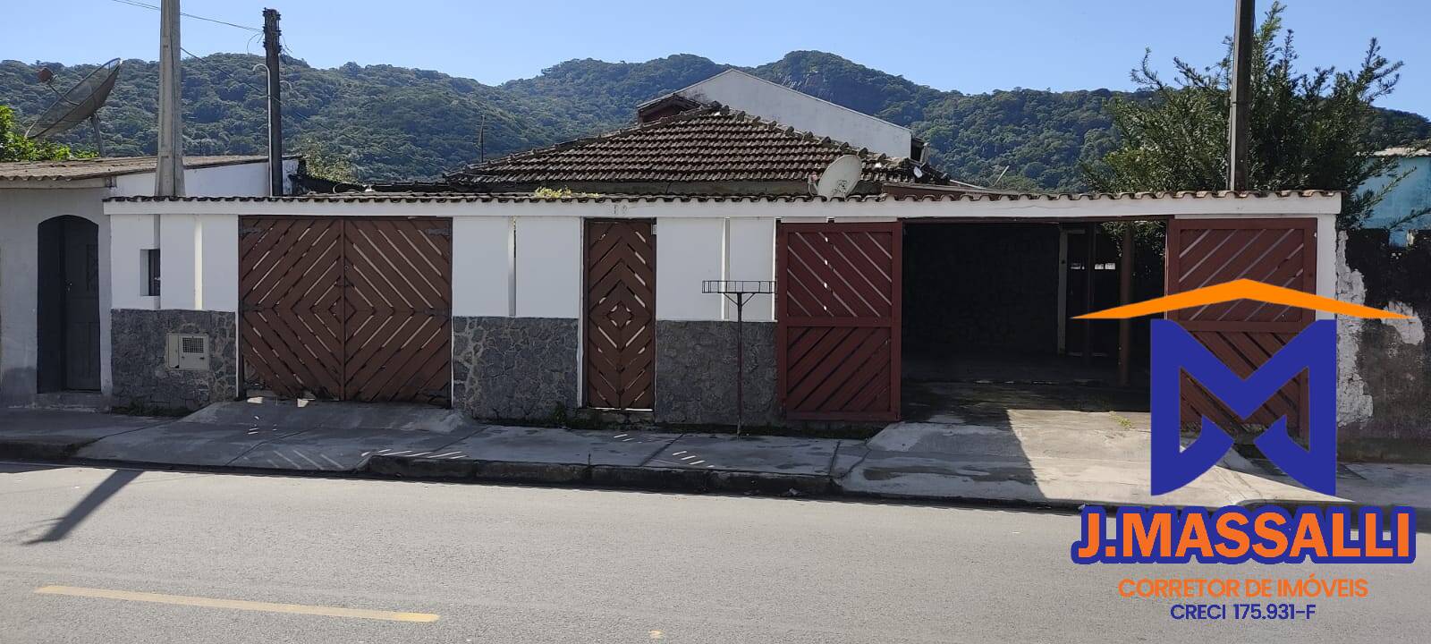 Casa à venda com 4 quartos, 360m² - Foto 1