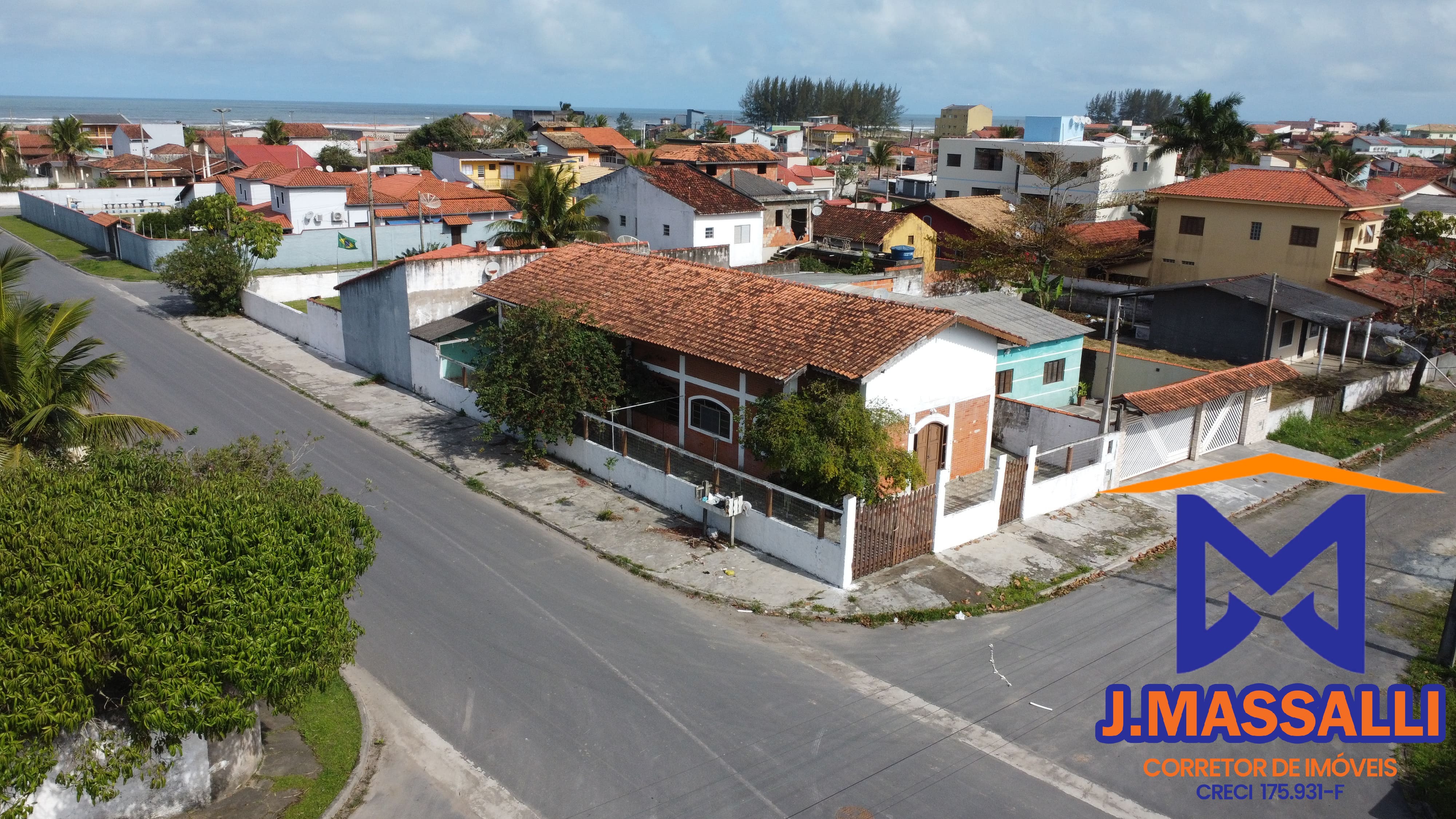 Casa à venda com 3 quartos, 250m² - Foto 2