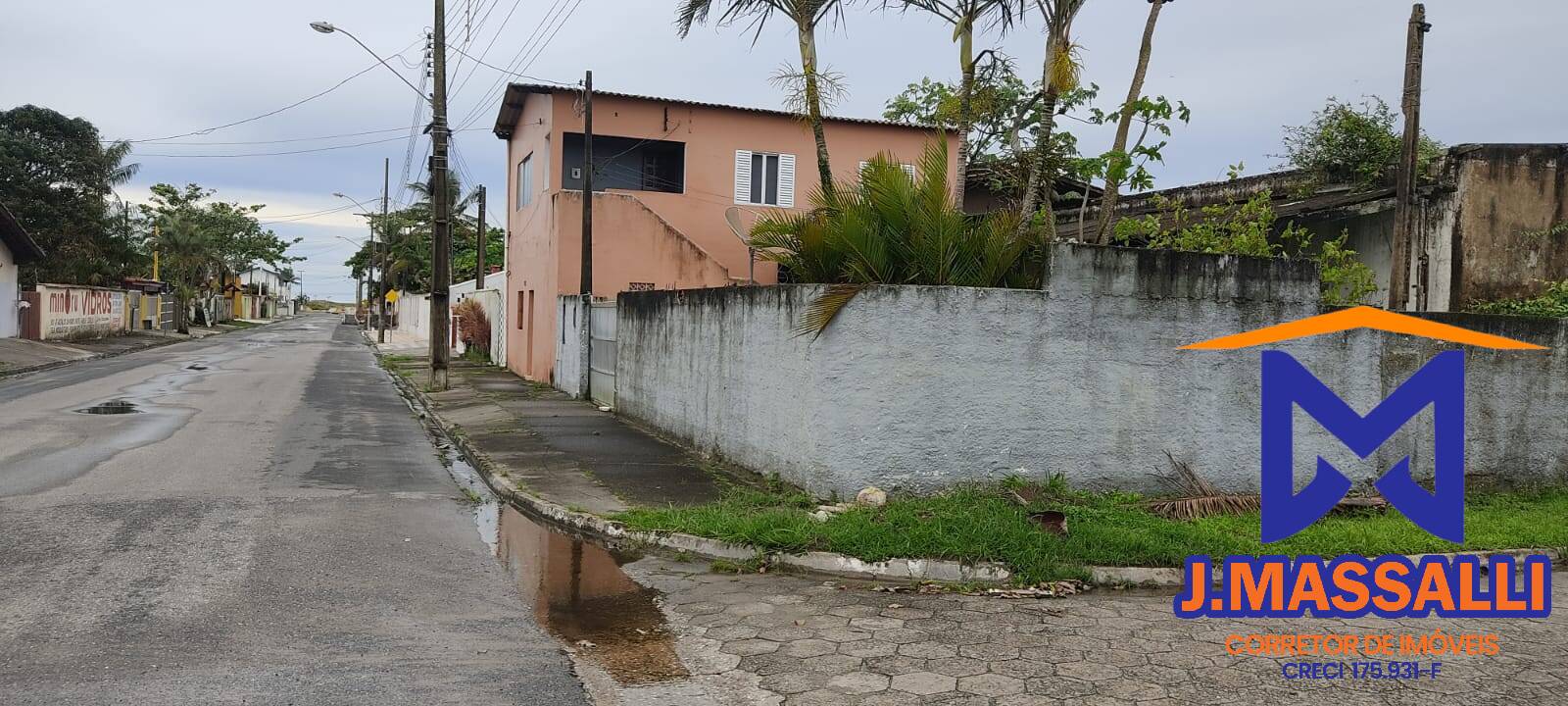 Casa à venda com 3 quartos, 300m² - Foto 1